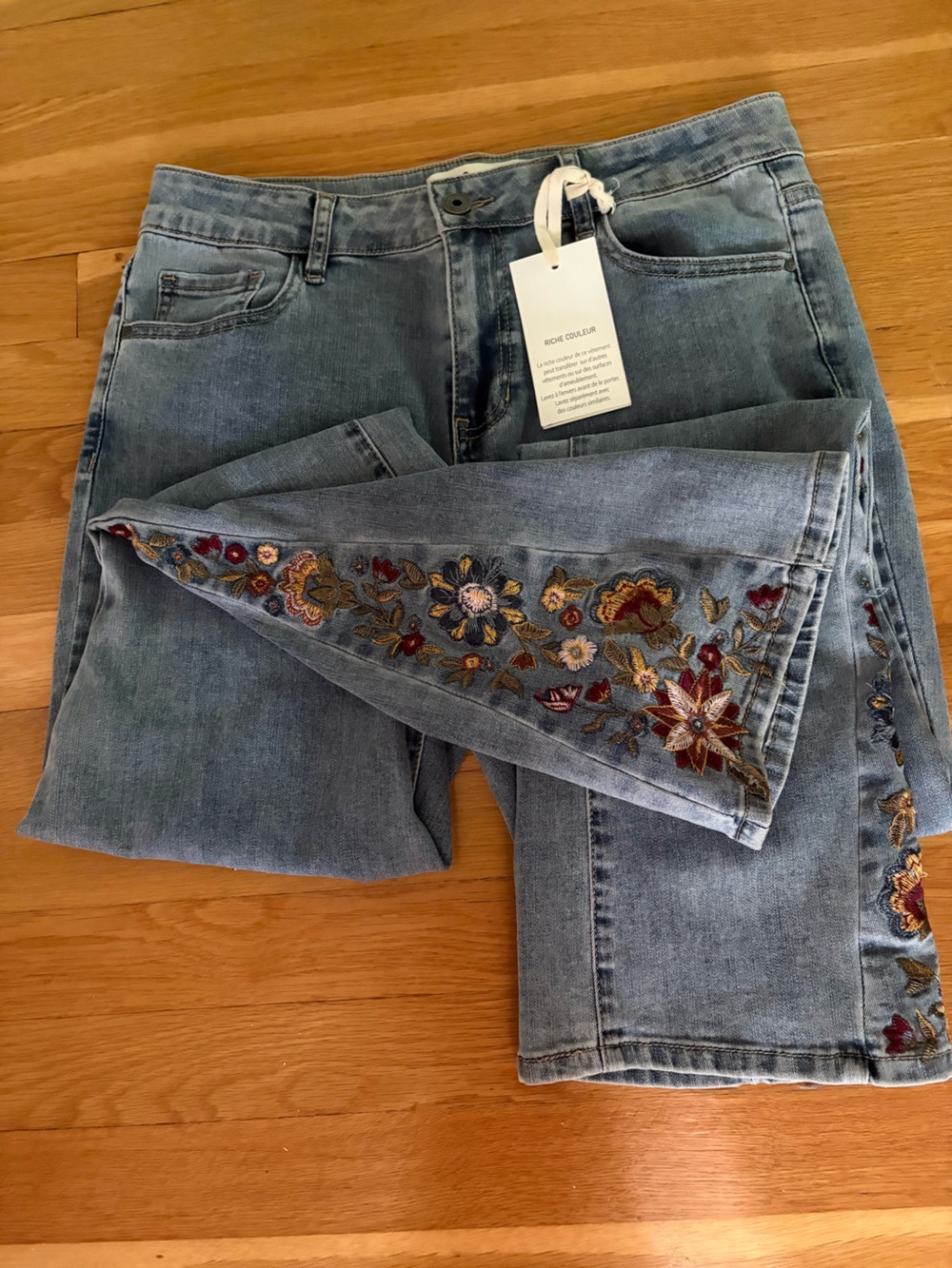 NWT CHARLIE B Light Blue Flare Jeans with Multicolor Floral Embroidery.Sz 10